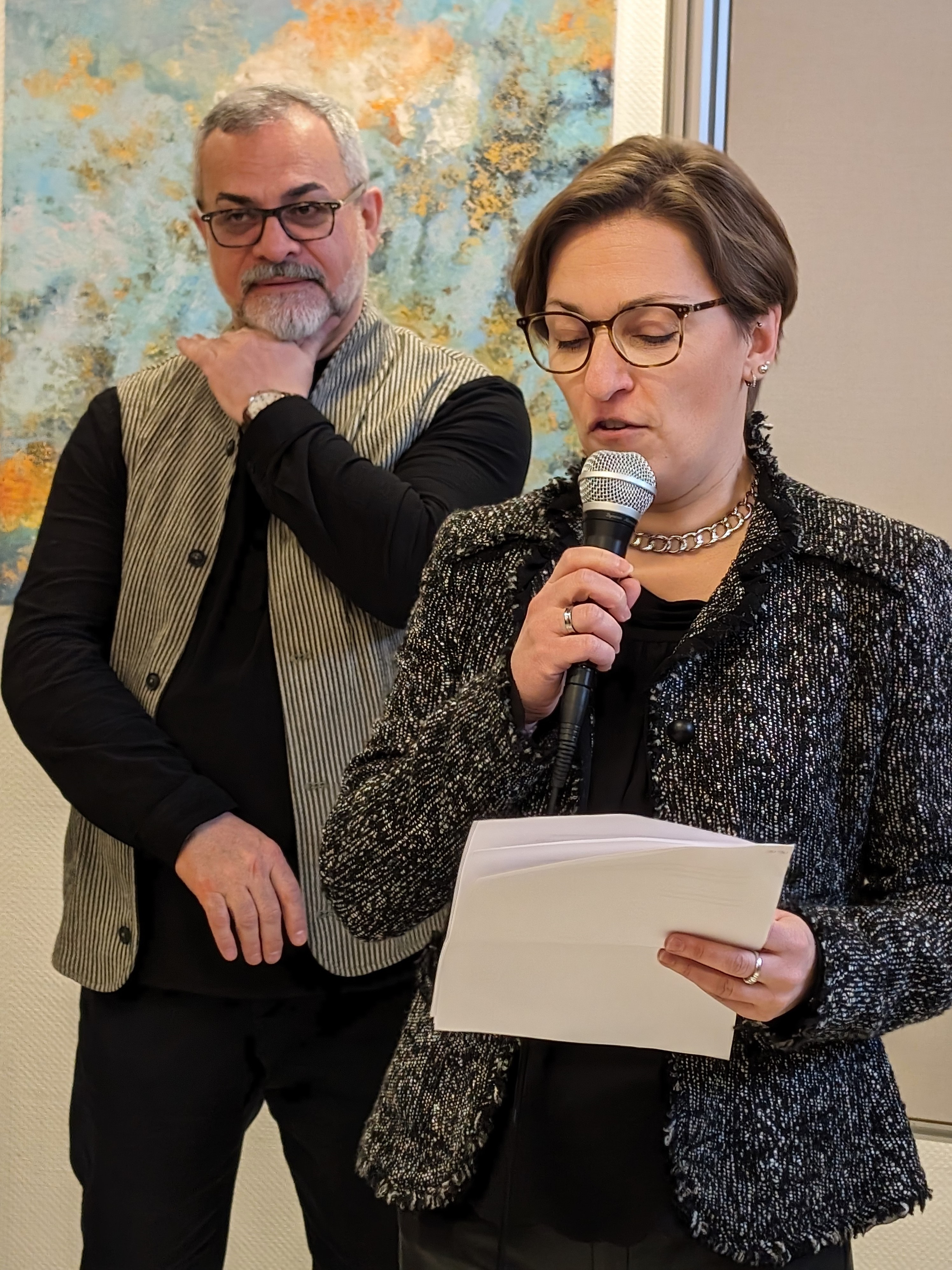 Vernissage - Tigran Grigoryan mit Kunsthistorikerin Caroline Messelhäußer